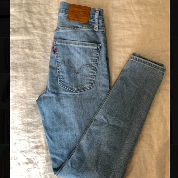 Anthropologie high rise medium-light wash Levi skinny Jeans - Picture 3 of 4